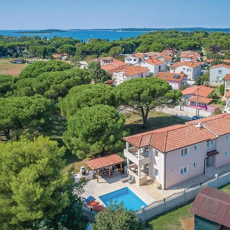 Beautiful Apartment In Valbandon Tatil Evi