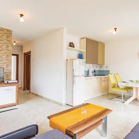 Beautiful Apartment In Valbandon Tatil Evi *