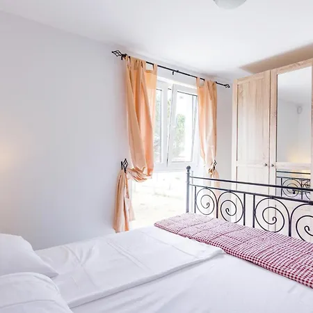 Дом отдыха Cozy In Valbandon With Kitchen *