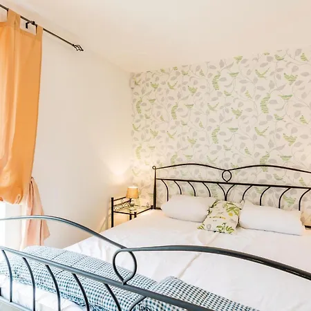 Cozy In Valbandon With Kitchen Штиньян